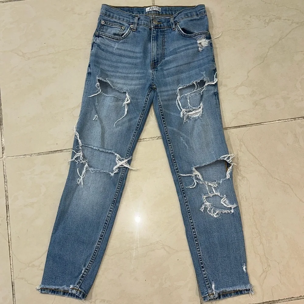 Zara Woman Premium‎ Denim Collection Jeans Distressed Sz. 2